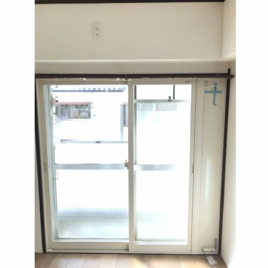 窓工房テラムラのエアコンの配管を通せる二重窓をつけたい施工事例写真1