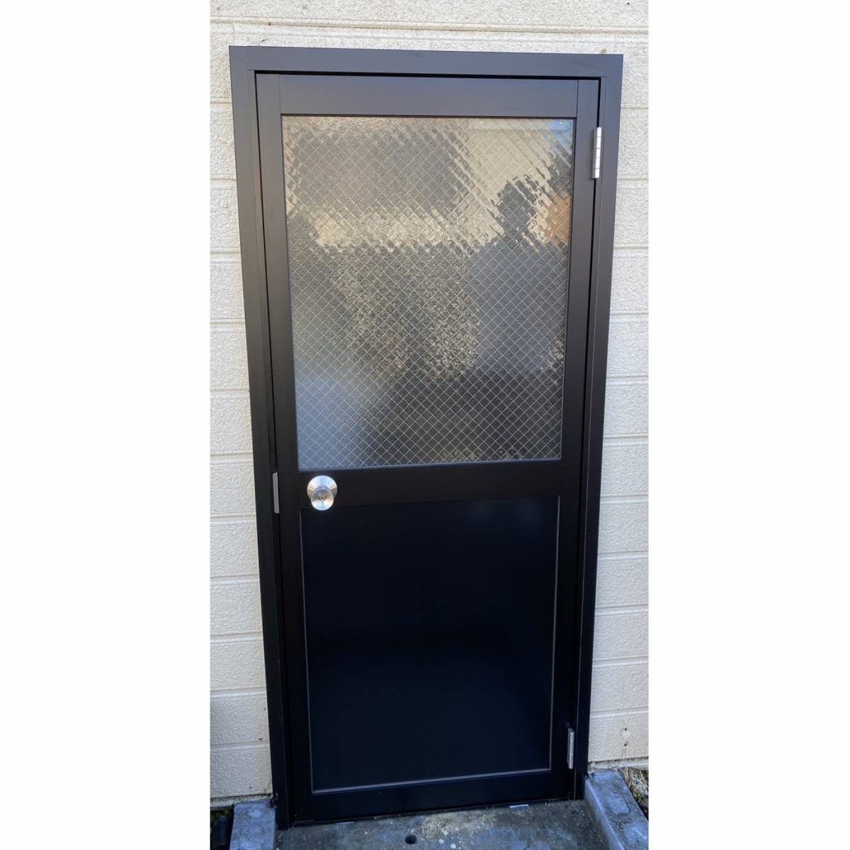 窓工房テラムラの会社の古いドアを交換したいの施工後の写真1