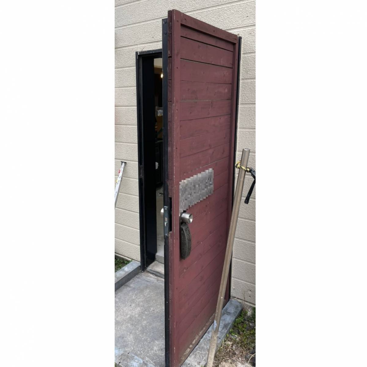 窓工房テラムラの会社の古いドアを交換したいの施工前の写真1