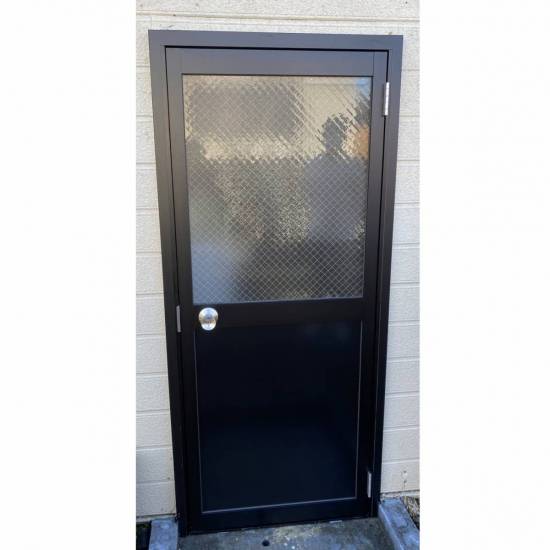 窓工房テラムラの会社の古いドアを交換したい施工事例写真1