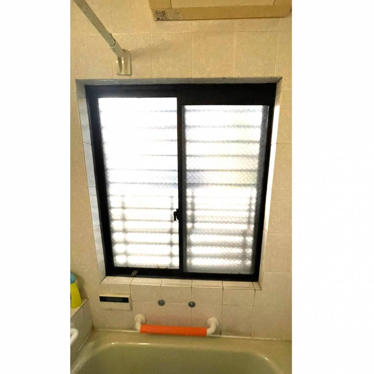 窓工房テラムラの浴室が寒いので二重窓を入れたいの施工前の写真1