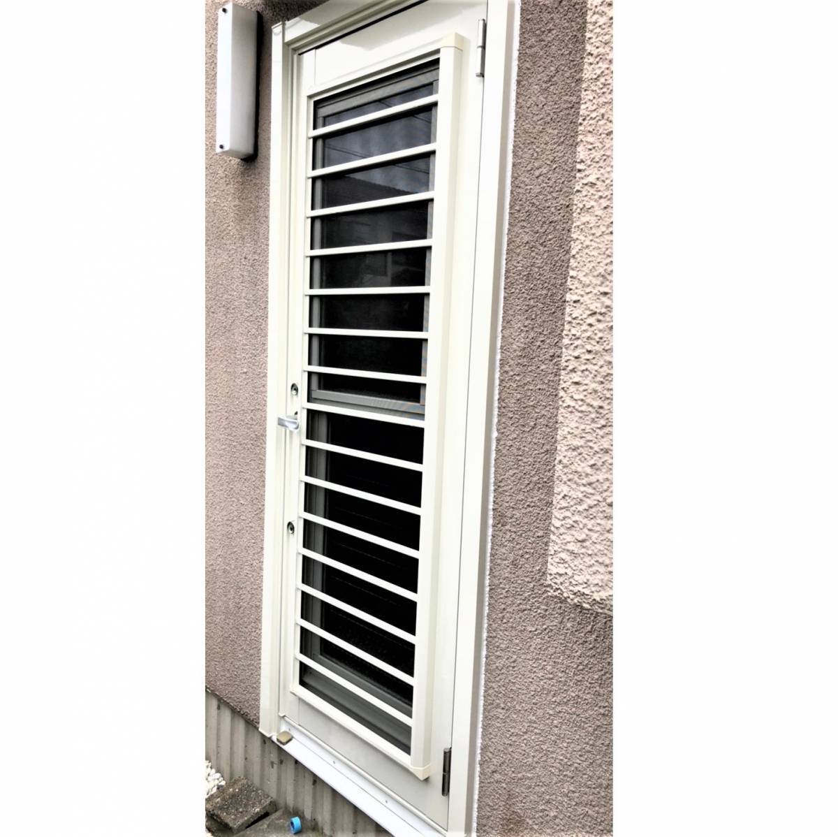 窓工房テラムラの古い勝手口ドアを採風のできる勝手口ドアに交換したいの施工後の写真1