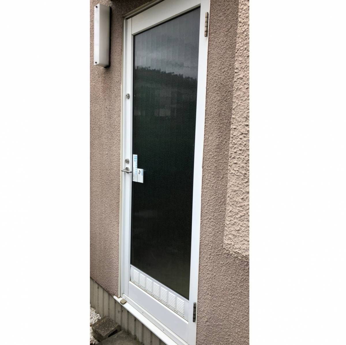 窓工房テラムラの古い勝手口ドアを採風のできる勝手口ドアに交換したいの施工前の写真1