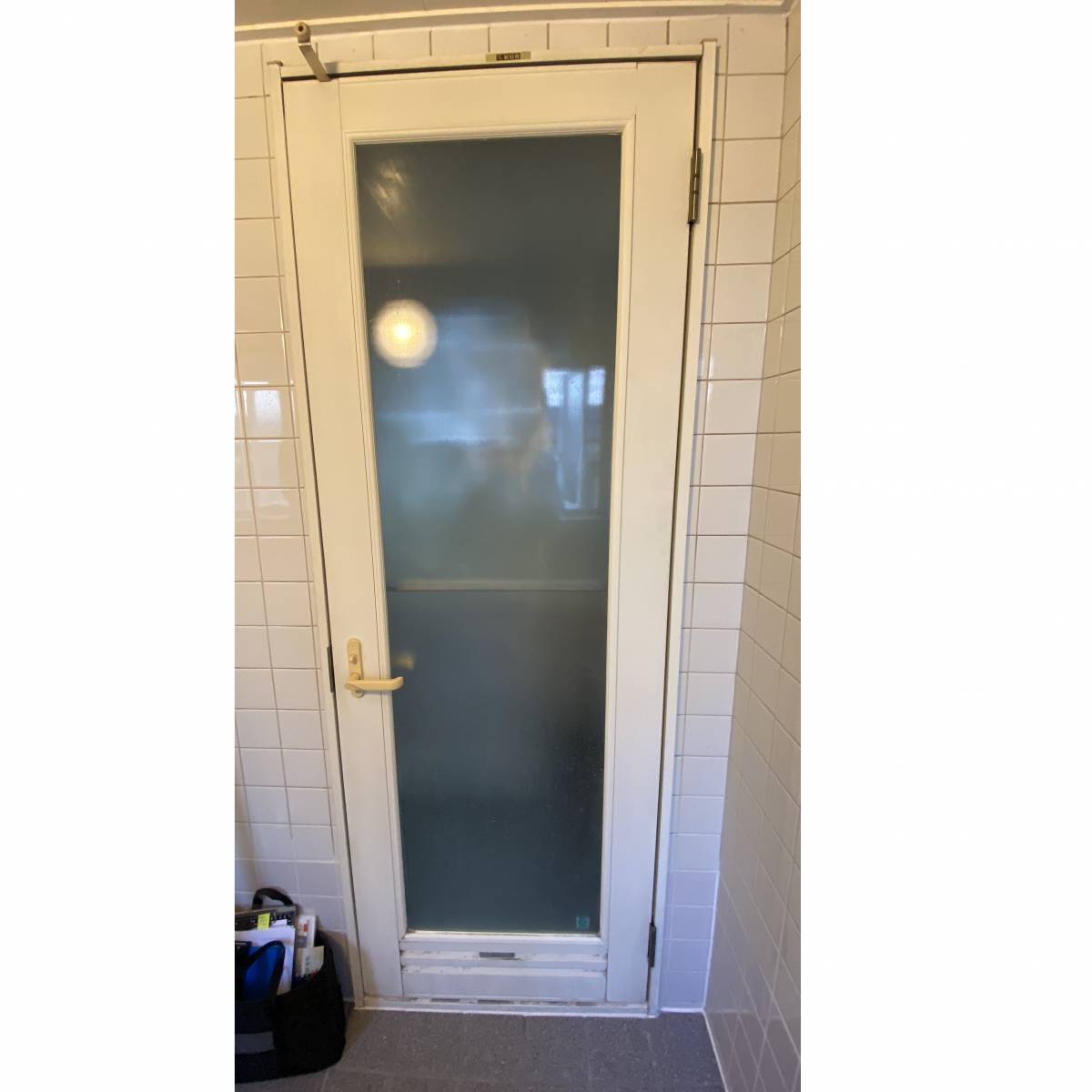 窓工房テラムラの重く動きの悪い浴室ドアを新しくしたいの施工前の写真1