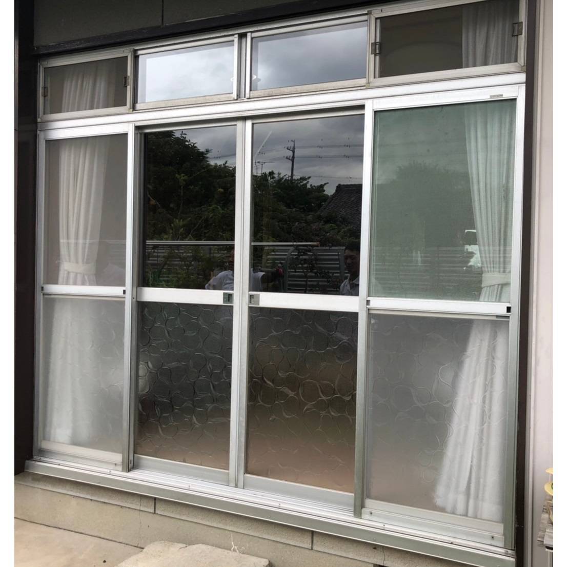 窓工房テラムラの台風対策のため、大きな窓にシャッターを追加したいの施工前の写真1