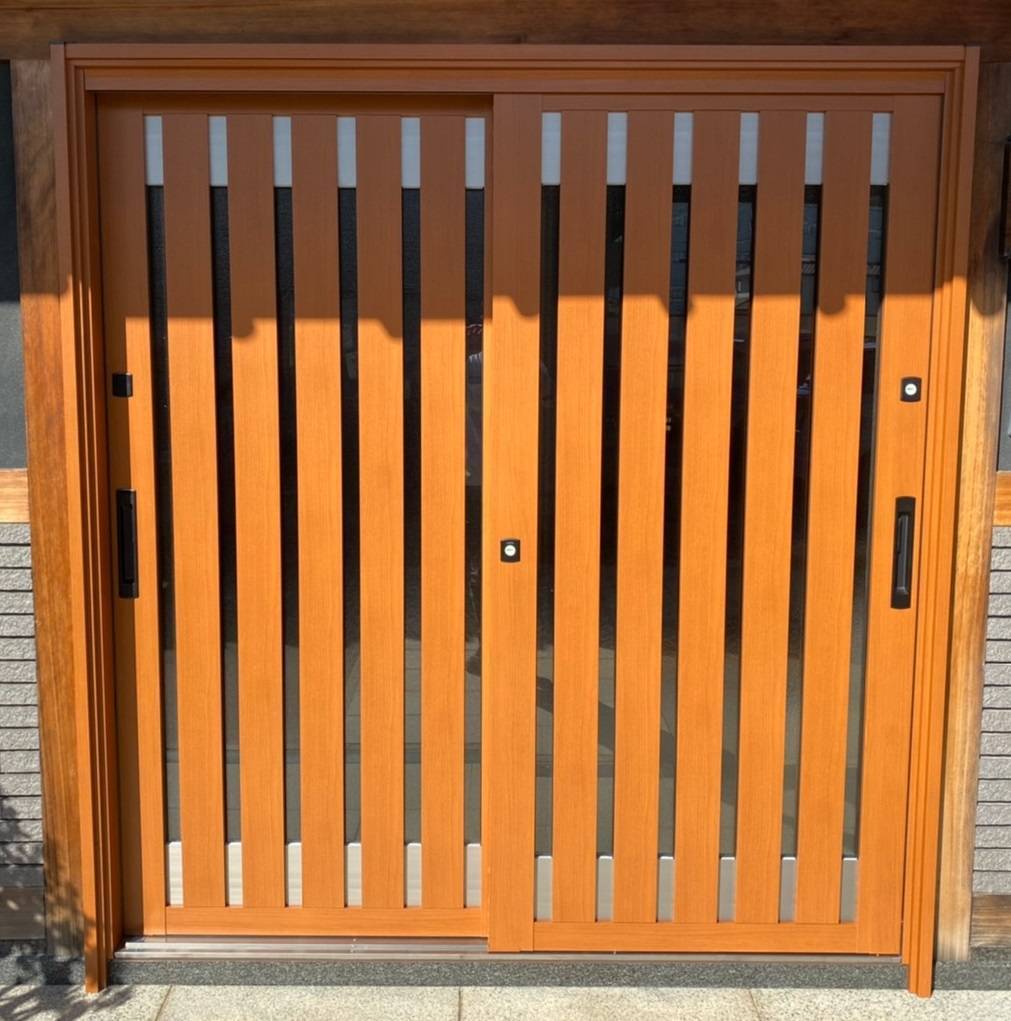 窓工房テラムラの古い玄関の木製引戸ですが、新しいアルミ製の玄関引戸に交換したいの施工後の写真1