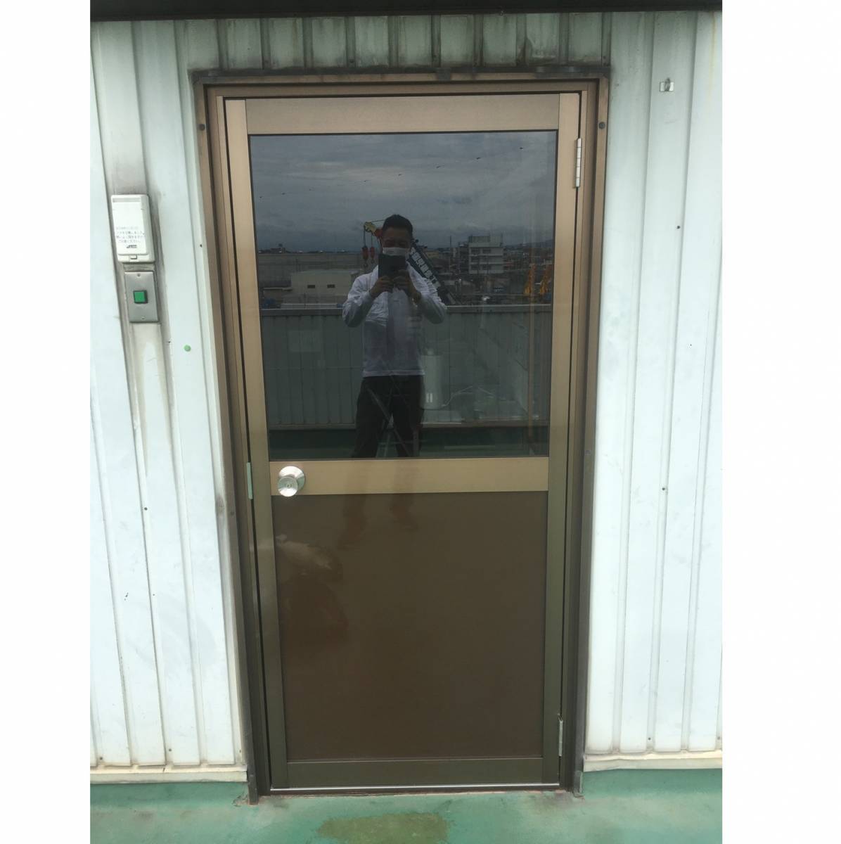 窓工房テラムラの事務所のドアが閉まらなくなったの施工後の写真1