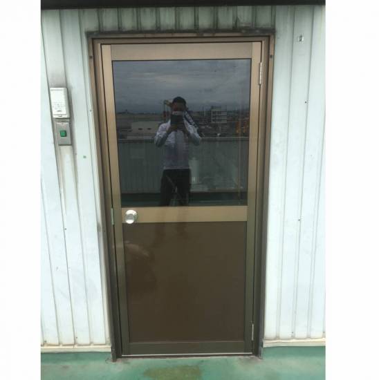 窓工房テラムラの事務所のドアが閉まらなくなった施工事例写真1
