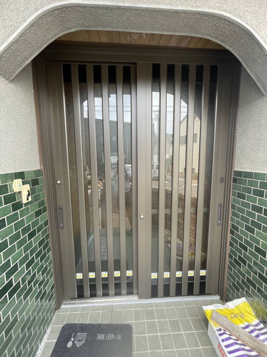 窓工房テラムラの古く動きの悪い玄関引戸を交換したいの施工後の写真1