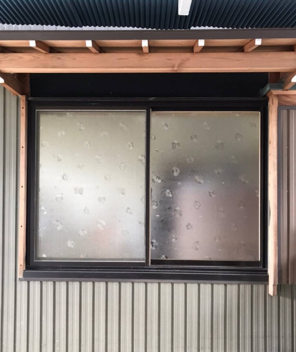 窓工房テラムラの結露が気になる断熱性の低い窓を交換したいの施工前の写真1