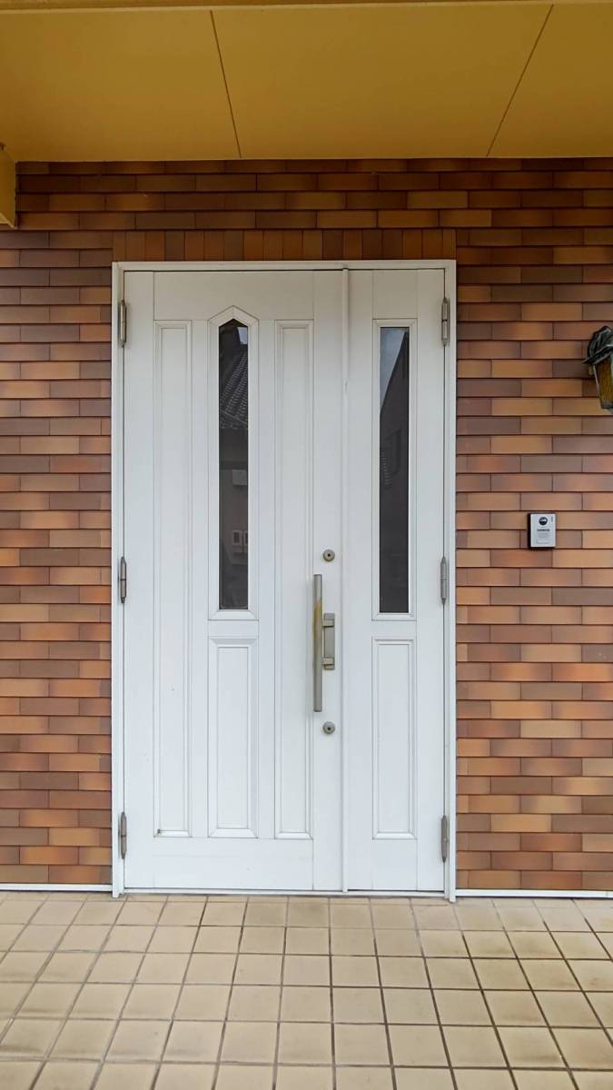 窓工房テラムラの汚れが気になる玄関ドアを便利なものに交換したいの施工前の写真1