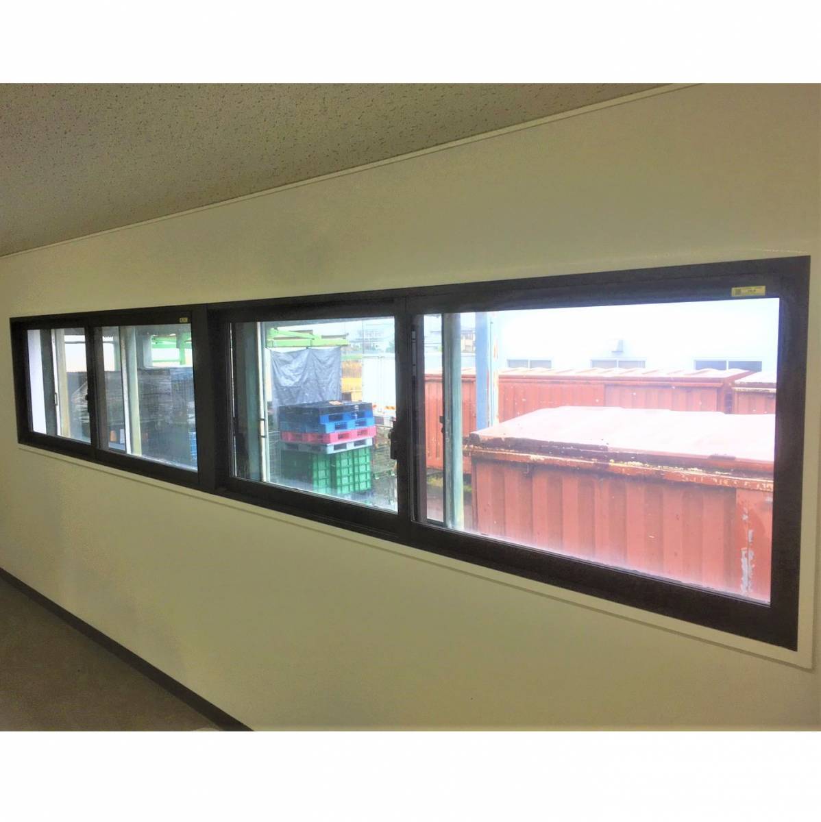 窓工房テラムラの工場の事務所の防音対策のために二重窓を取り付けたいの施工後の写真1