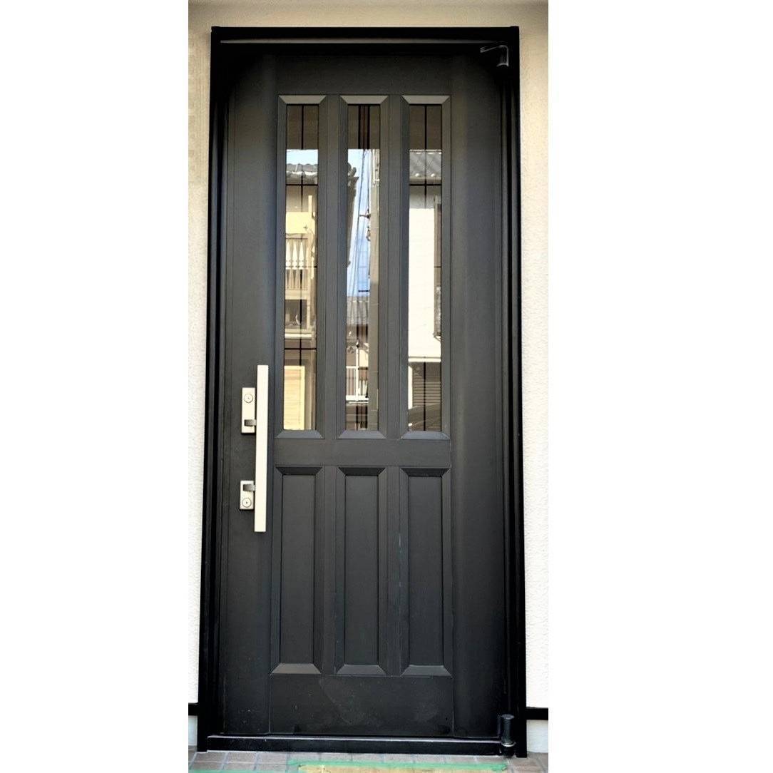 窓工房テラムラの動きの悪くなった玄関ドアを新しい断熱タイプの木目色の玄関ドアにしたいの施工前の写真1