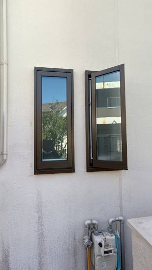 窓工房テラムラの寒いトイレと浴室の窓を交換したい施工事例写真1