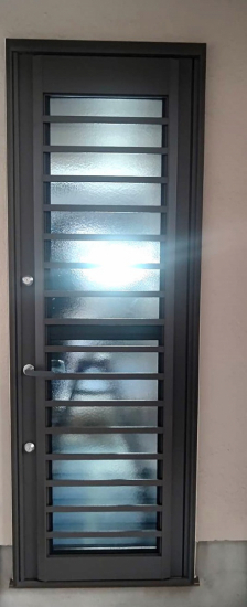 窓工房テラムラの寒さが気になる勝手口ドアを交換したい施工事例写真1