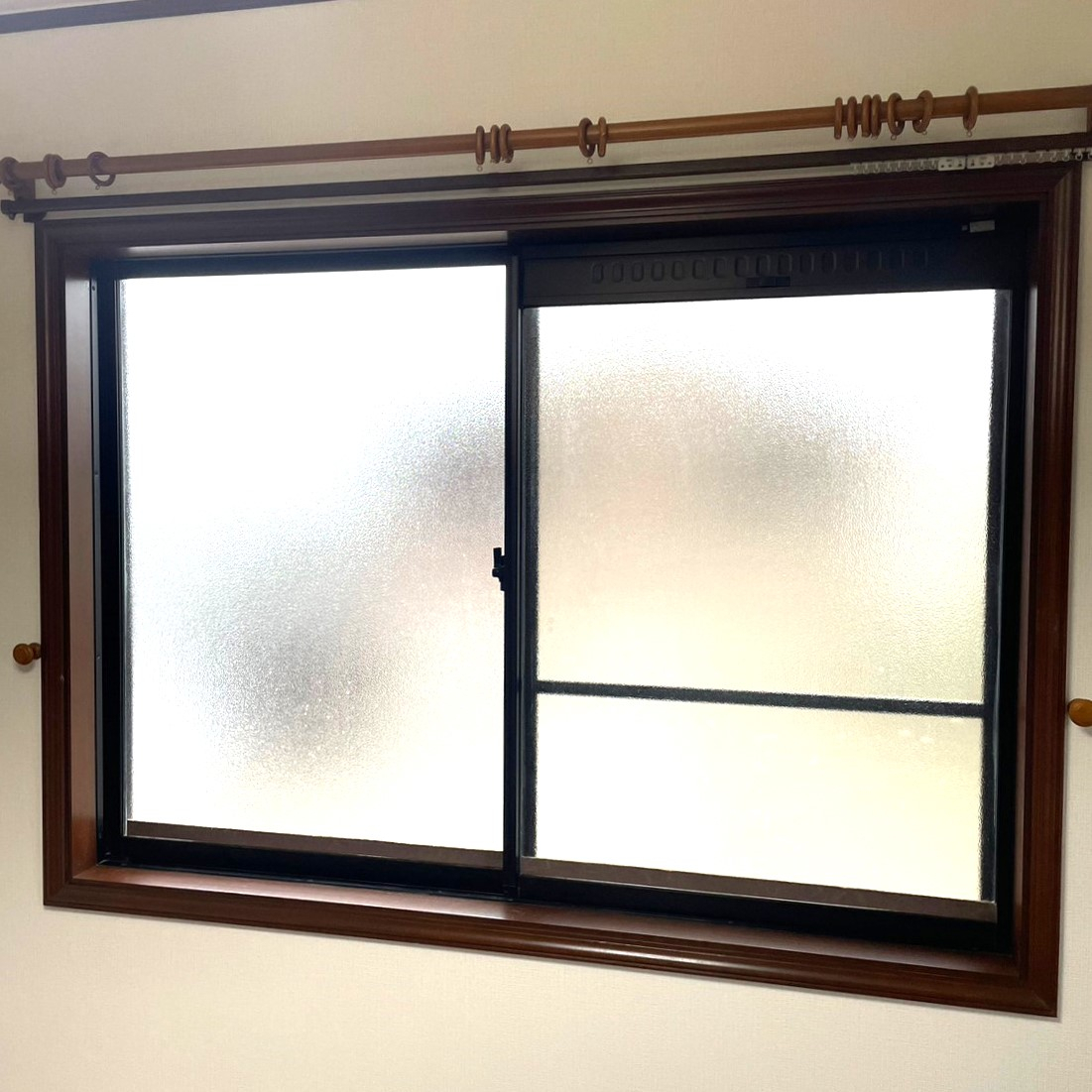 窓工房テラムラの窓の結露掃除が大変ですの施工前の写真1