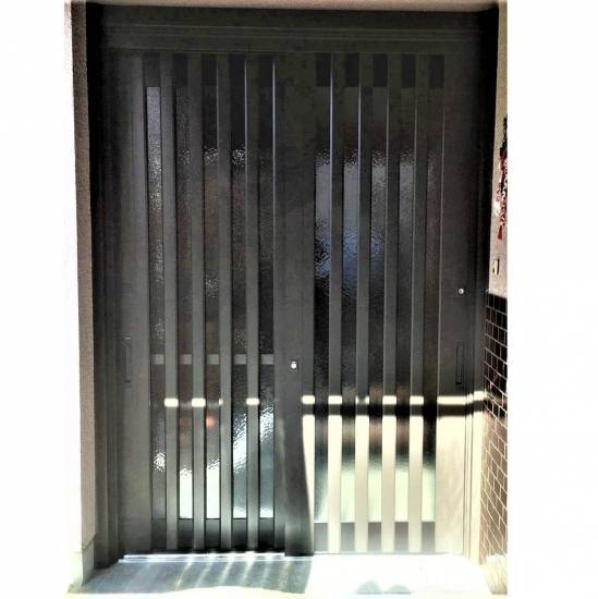 窓工房テラムラの古い玄関引戸の動きが悪いので新しくしたい施工事例写真1