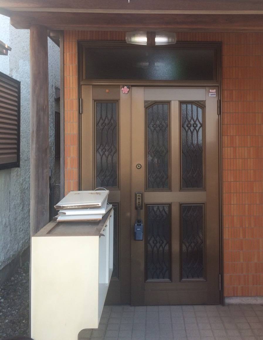 窓工房テラムラの引っ越しまでにドアをリフォームしたいの施工前の写真1