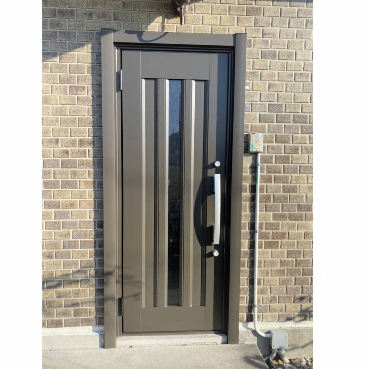 窓工房テラムラの古くなった玄関ドアを安価に交換したいの施工後の写真1