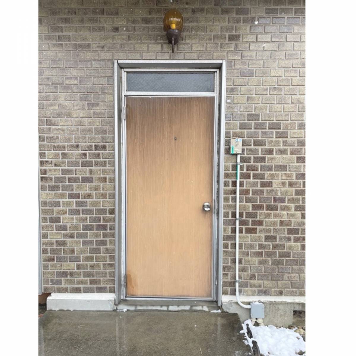 窓工房テラムラの古くなった玄関ドアを安価に交換したいの施工前の写真1