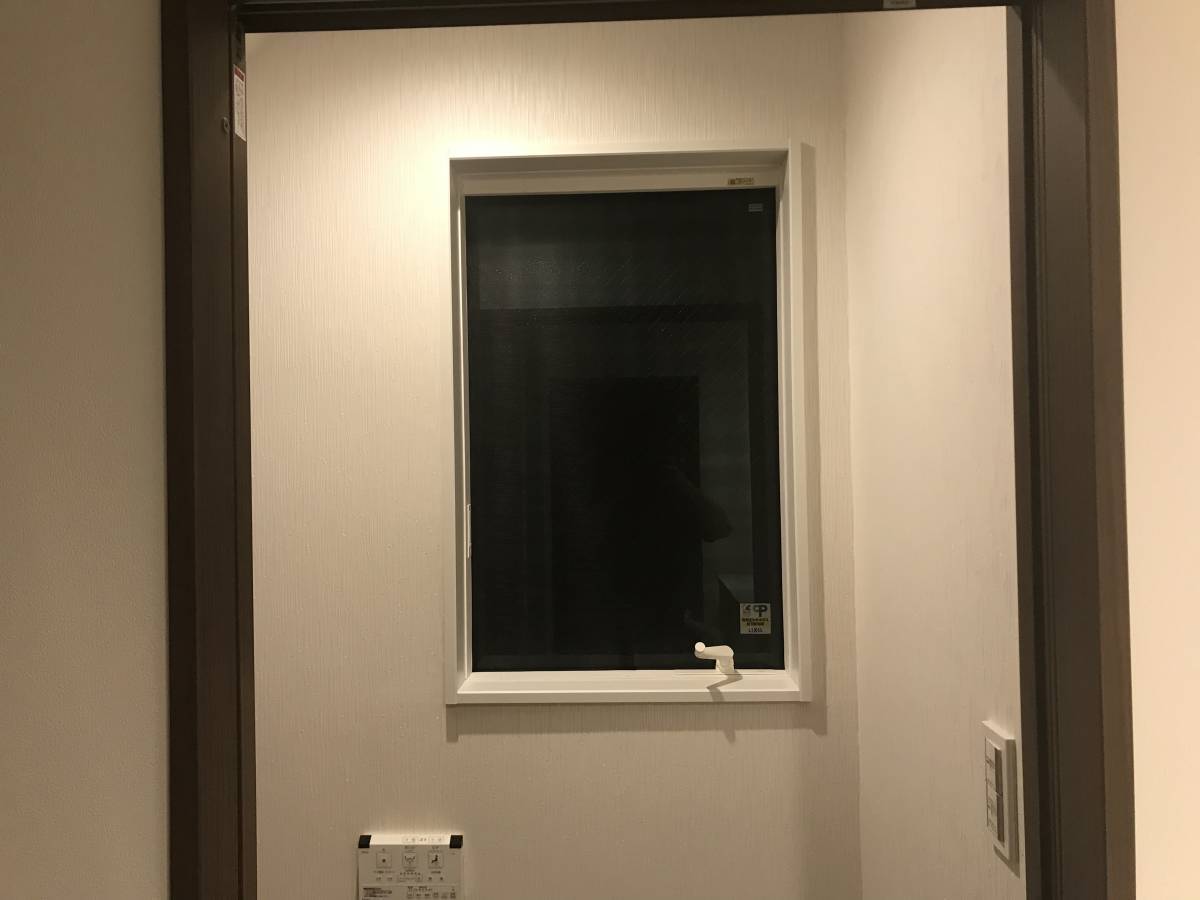 窓工房テラムラのオペレータハンドルが当たるが二重窓をつけてほしいの施工前の写真1