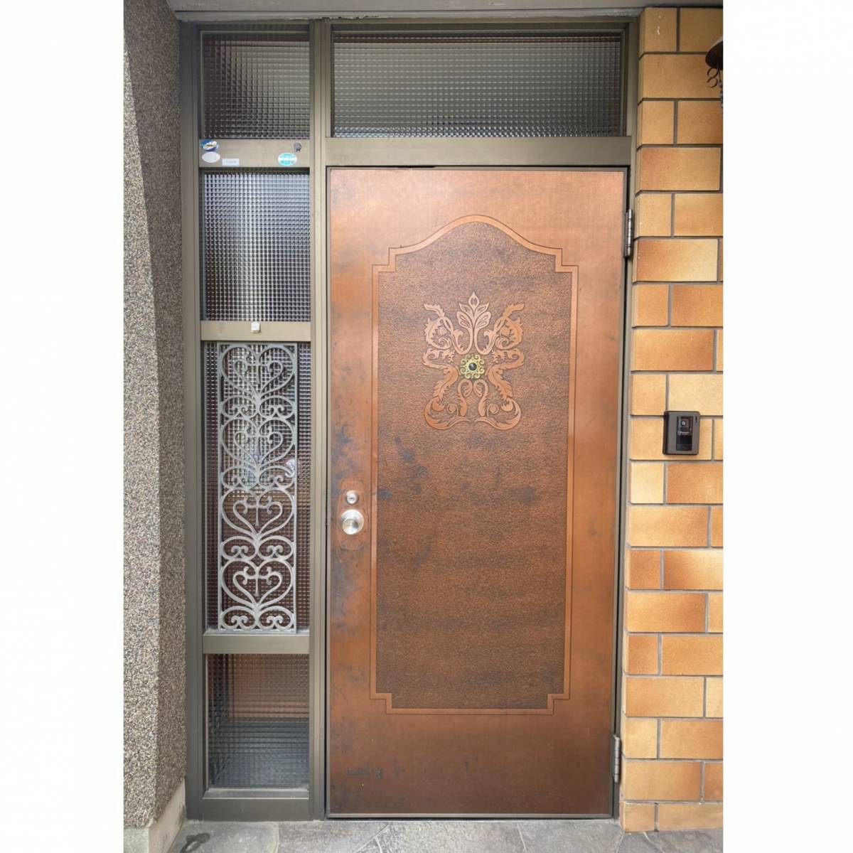 窓工房テラムラの古くなった玄関ドアを交換したいの施工前の写真1