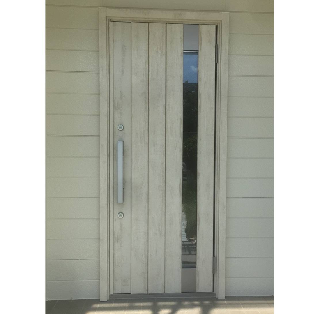 窓工房テラムラの見た目が色褪せた玄関ドアを新しくしたいの施工後の写真1