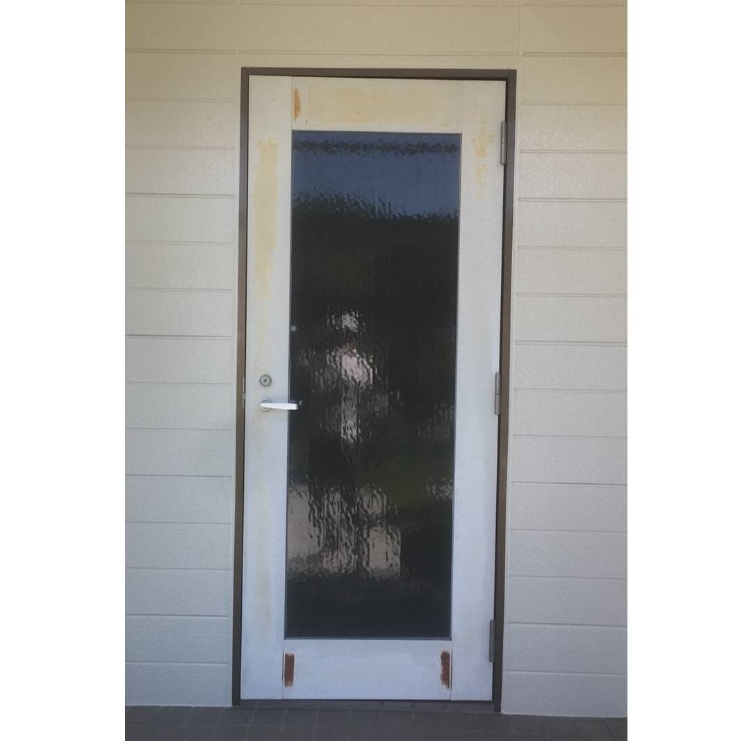 窓工房テラムラの見た目が色褪せた玄関ドアを新しくしたいの施工前の写真1