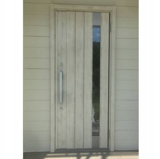 窓工房テラムラの見た目が色褪せた玄関ドアを新しくしたい施工事例写真1