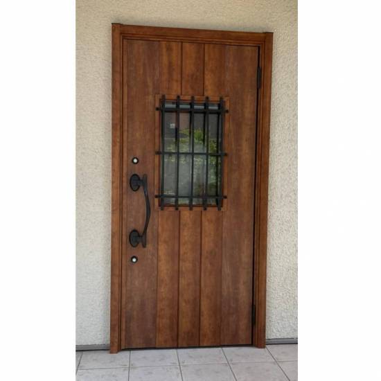 窓工房テラムラの洋風デザインの玄関ドアにしたい施工事例写真1