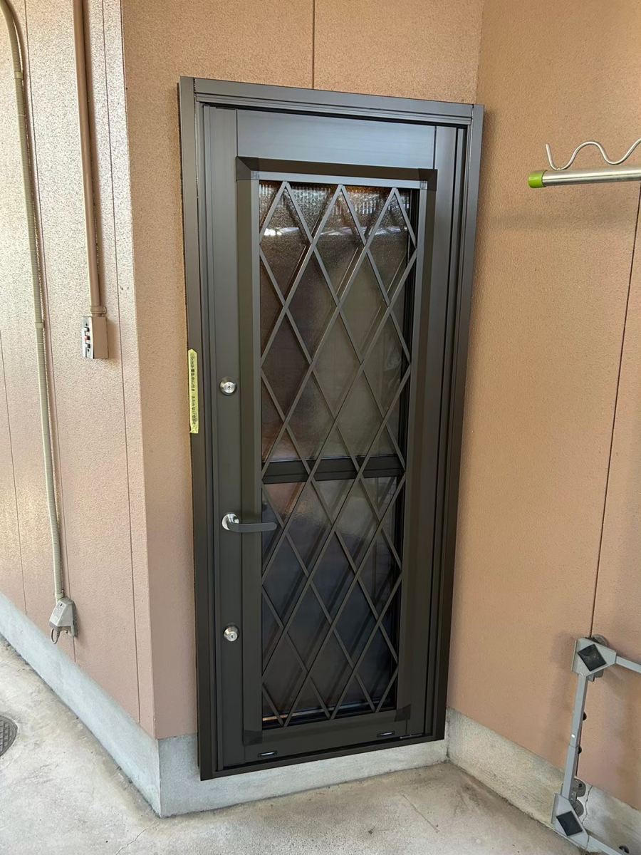 窓工房テラムラの勝手口ドアで防犯対策したい｜愛知県春日井市でLIXILリシェント勝手口ドア施工事例の施工後の写真1