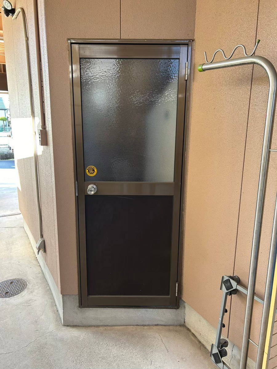 窓工房テラムラの勝手口ドアで防犯対策したい｜愛知県春日井市でLIXILリシェント勝手口ドア施工事例の施工前の写真1