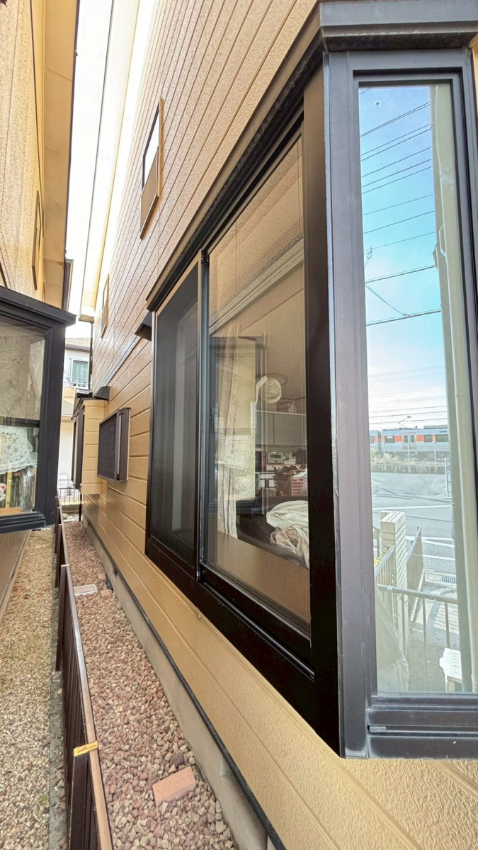 窓工房テラムラの結露がひどい出窓をリフォームしたい｜愛知県春日井市でLIXILリプラス施工事例の施工後の写真1