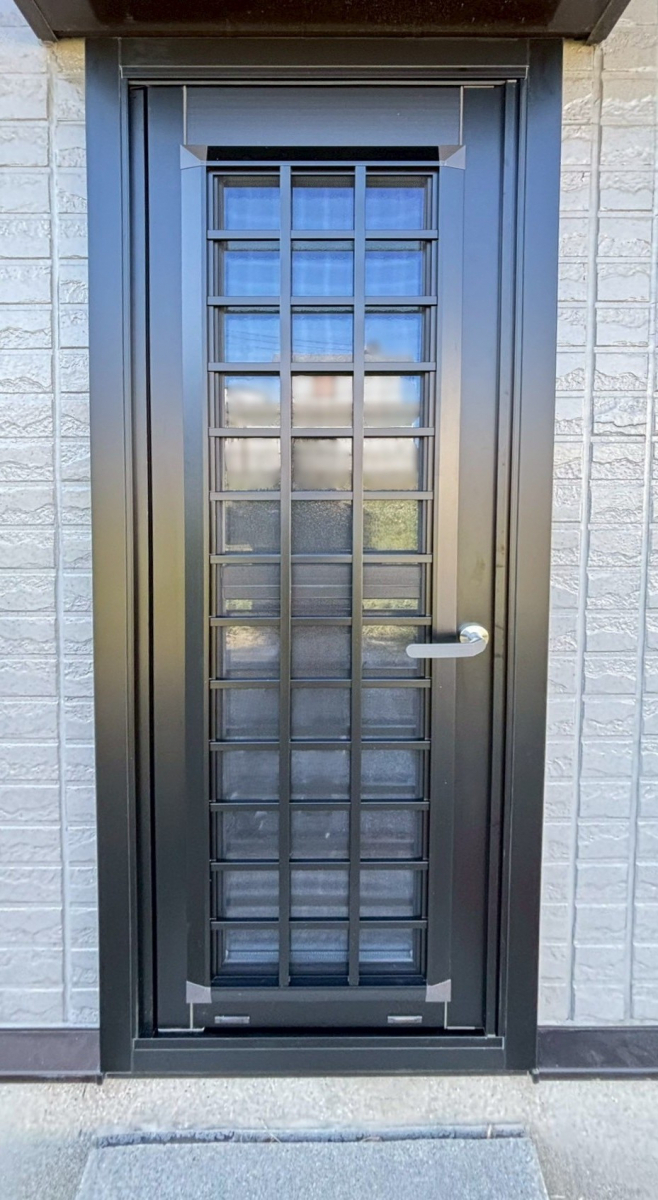 窓工房テラムラの勝手口に隙間があって寒いです|愛知県春日井市でLIXILリシェント勝手口ドア施工事例の施工後の写真1