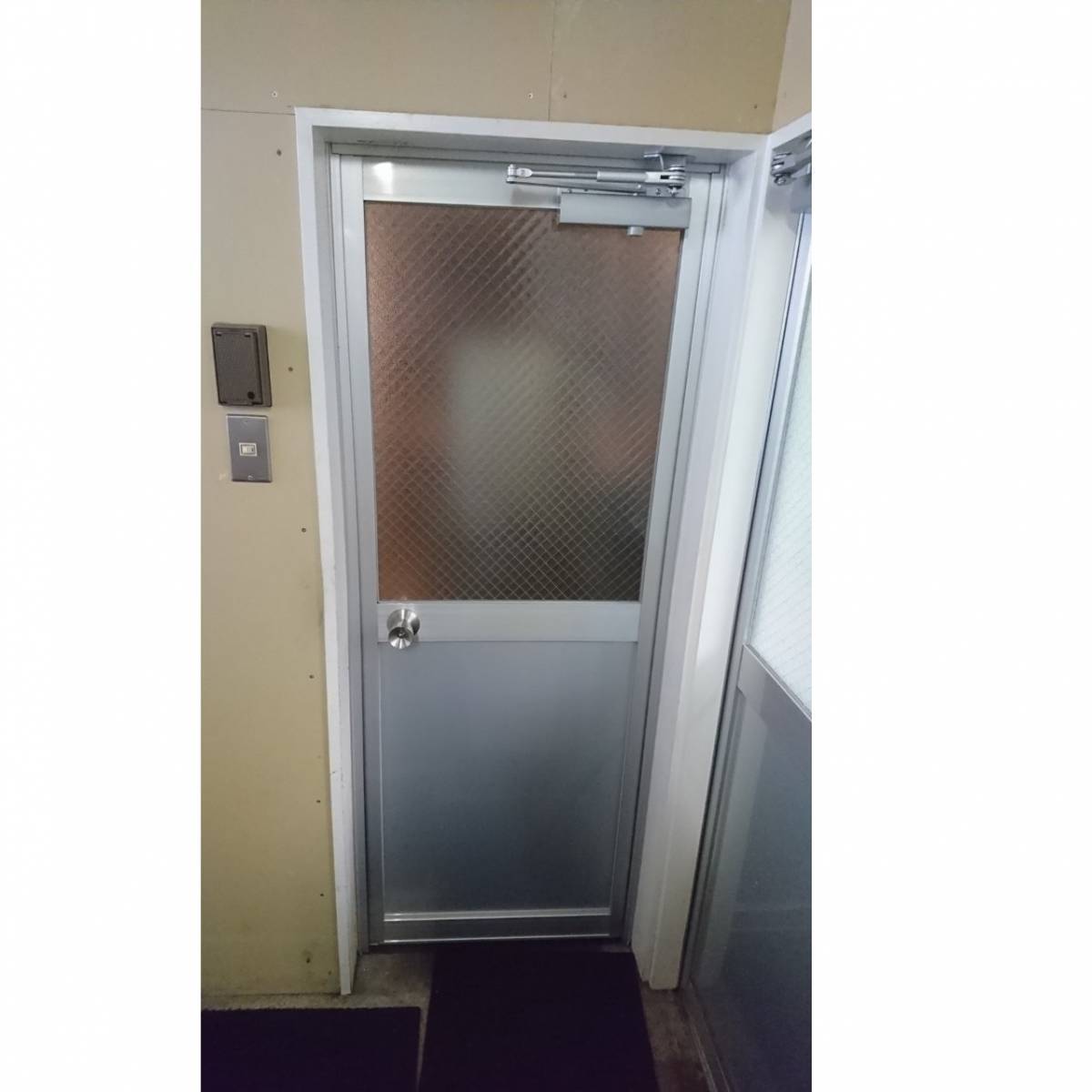 窓工房テラムラのドアの開きを逆にしたいの施工後の写真1