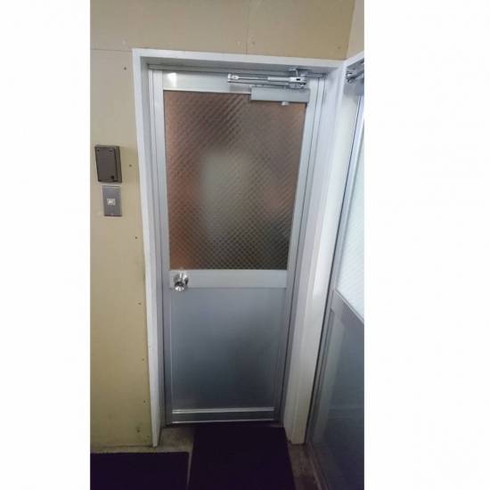 窓工房テラムラのドアの開きを逆にしたい施工事例写真1