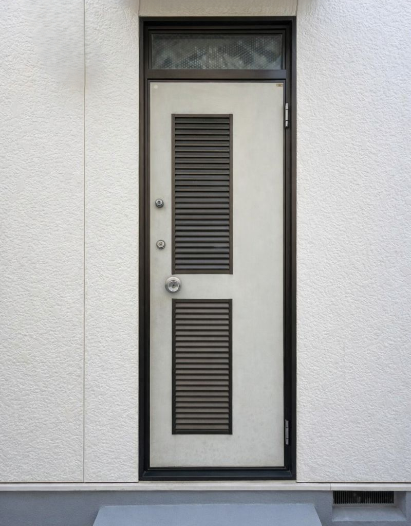 窓工房テラムラの勝手口ドアを防犯リフォームしたい｜愛知県春日井市でLIXILリシェント勝手口ドア施工事例の施工前の写真1