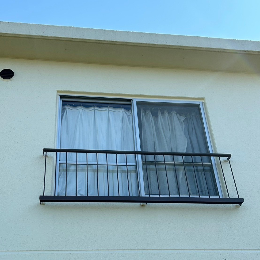 窓工房テラムラの鉄筋コンクリート住宅の窓の結露に困っています|愛知県春日井市でLIXILリプラス施工事例の施工前の写真1