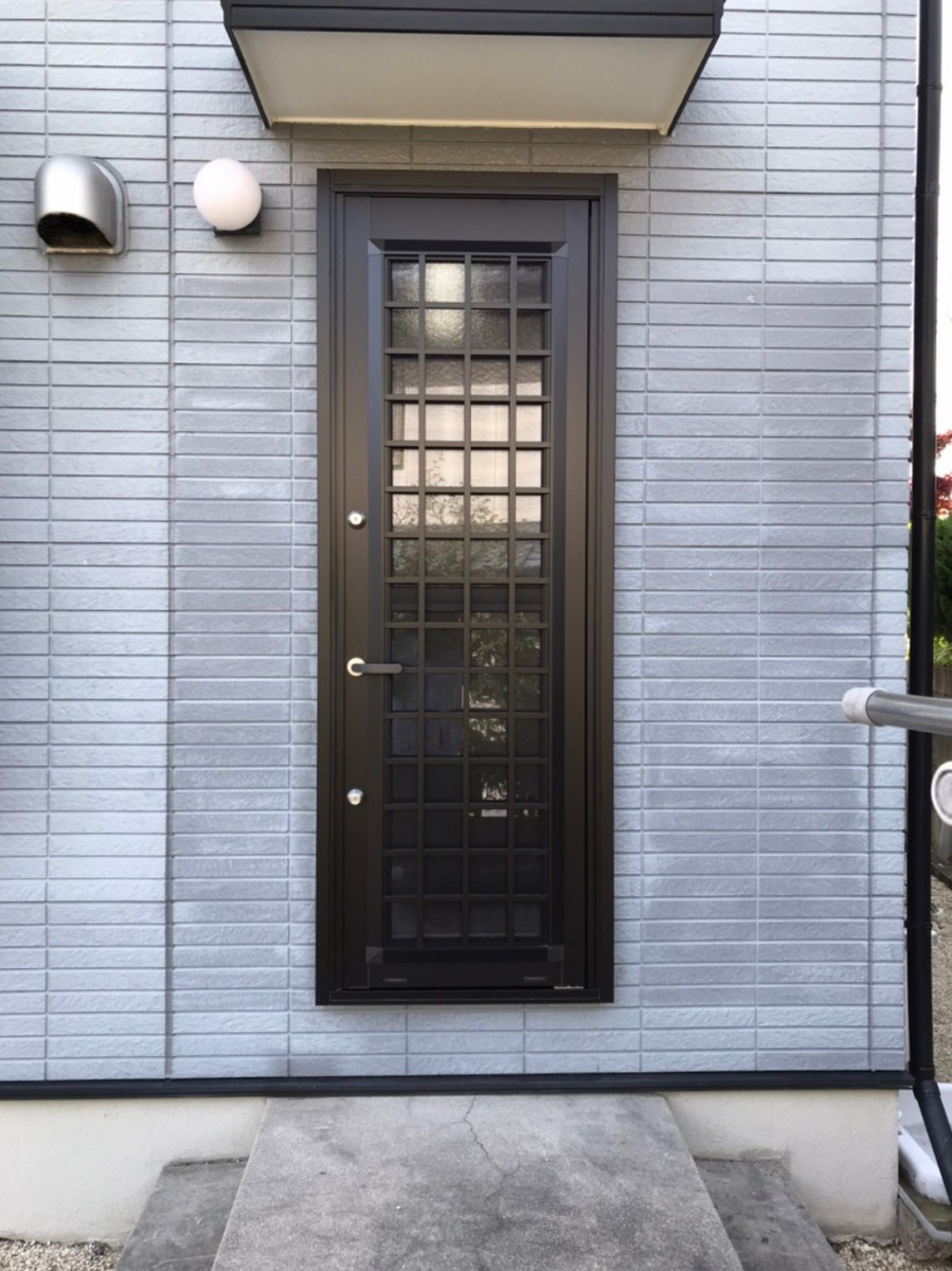 窓工房テラムラの勝手口のドアが勢いよく閉まって怖い｜愛知県春日井市でLIXILリシェント勝手口ドア施工事例施工事例写真1