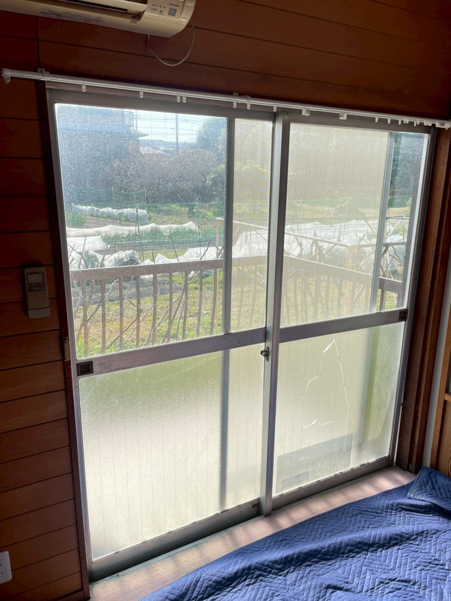 窓工房テラムラの築30年 窓が重たく動かしにくい｜愛知県春日井市でLIXILリプラス施工事例の施工前の写真2