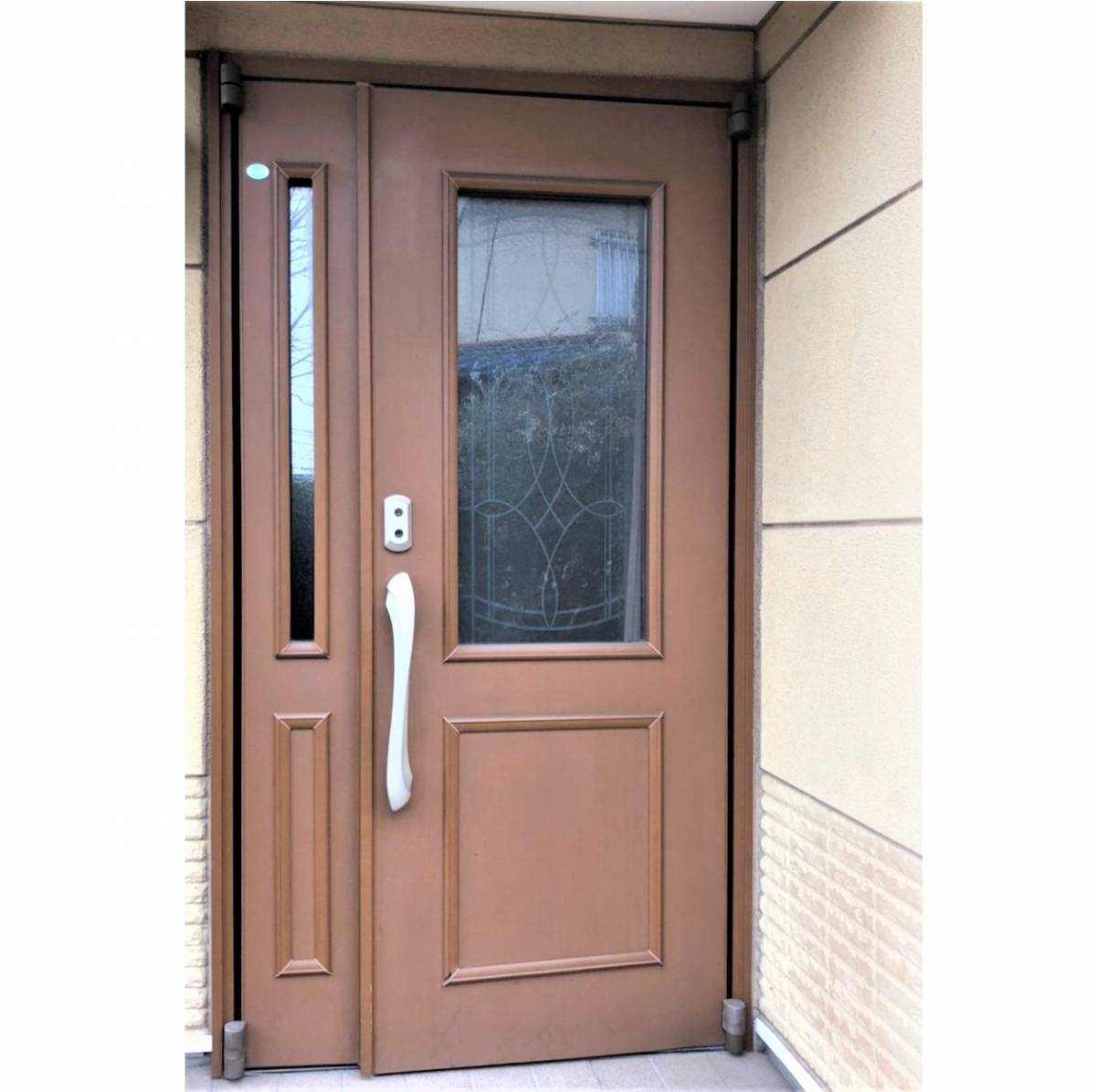 窓工房テラムラの鍵の閉まらなくなった玄関ドアを新しい玄関ドアにしたいの施工前の写真1