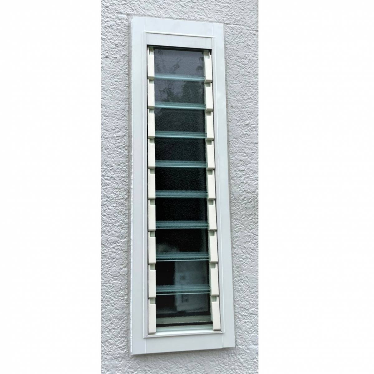 窓工房テラムラの性能の良いルーバー窓に交換したいの施工後の写真1