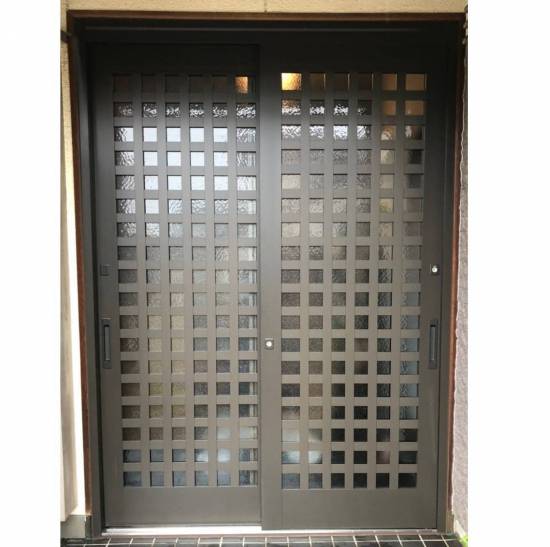 窓工房テラムラのとても重たい玄関引戸を新しくしたい施工事例写真1