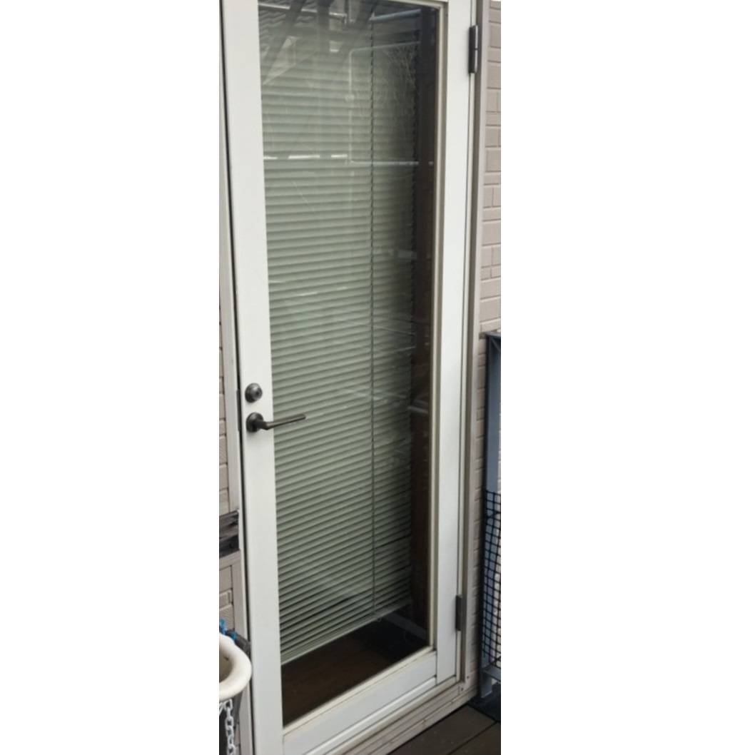 窓工房テラムラの勝手口ドアを採風できるタイプに交換したいの施工前の写真1
