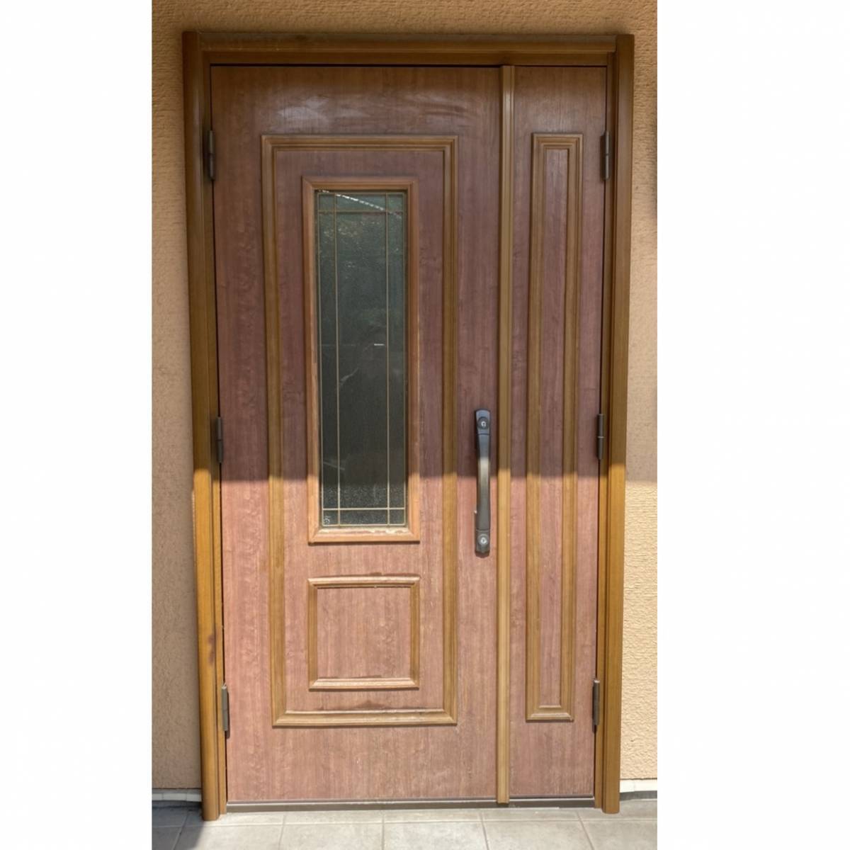 窓工房テラムラの色褪せた木も玄関ドアを新しくしたいの施工前の写真1