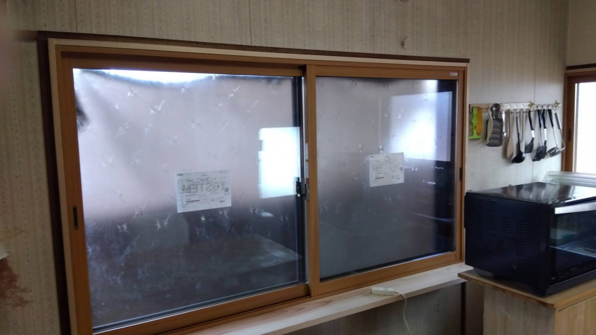 マドプラス＋の結露と騒音を同時に解決！リビングに内窓インプラスの施工後の写真1