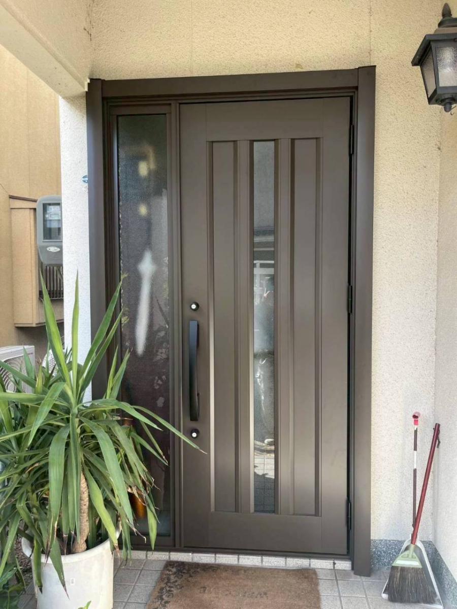 マドプラス＋の玄関を一新！光を採り入れながら快適な住まいへの施工後の写真1