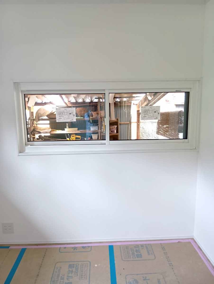 マドプラス＋の内窓を検討中だった洋室に外窓交換を選んだ断熱リフォーム事例の施工後の写真1