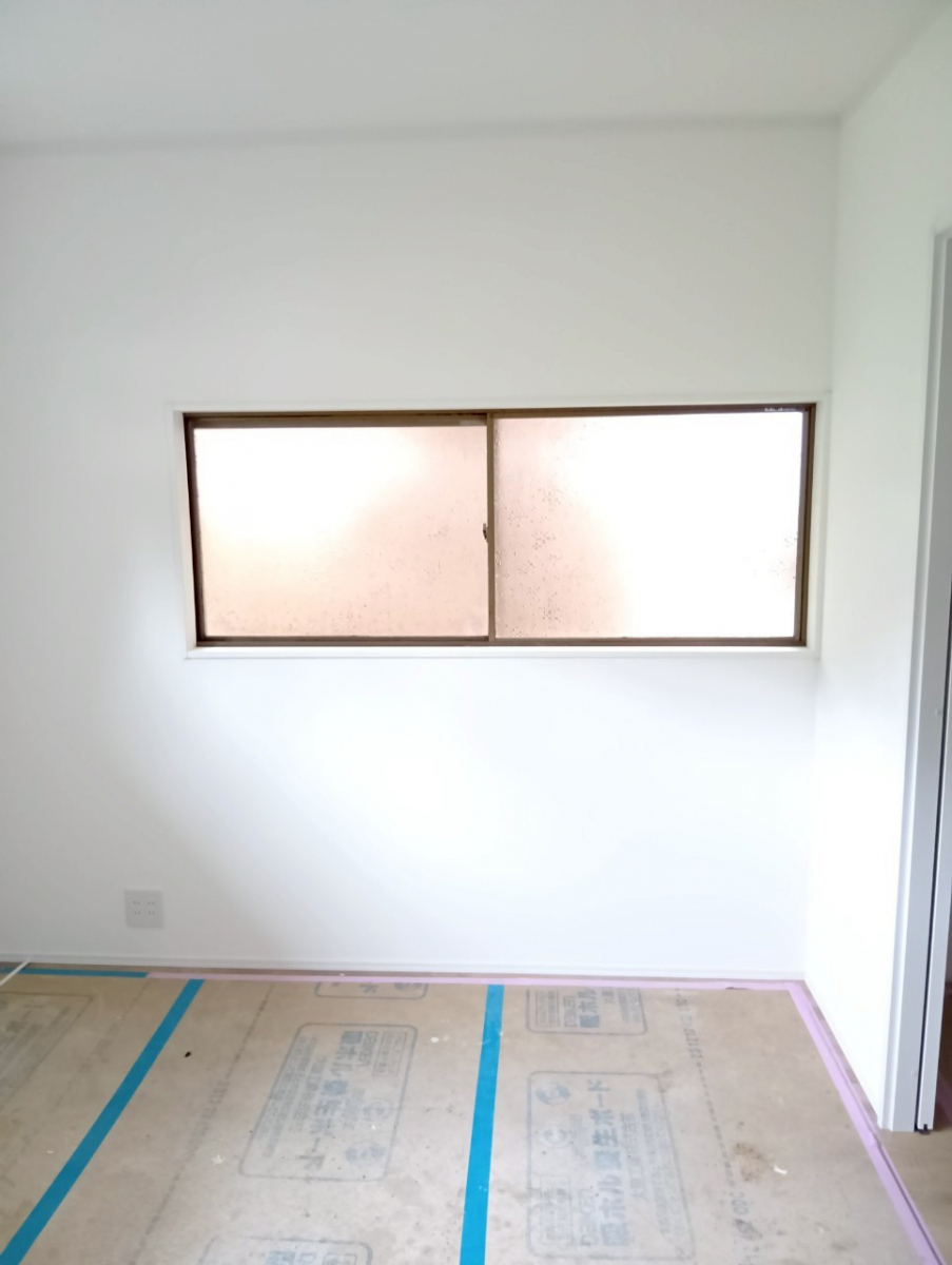 マドプラス＋の内窓を検討中だった洋室に外窓交換を選んだ断熱リフォーム事例の施工前の写真1