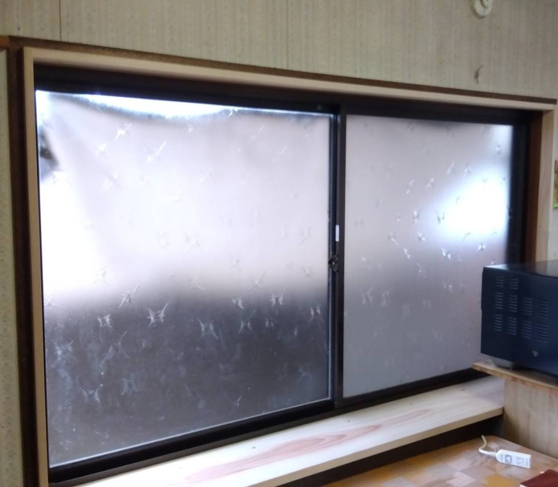 マドプラス＋の結露対策で騒音も同時に解決！？キッチンにインプラスを設置の施工前の写真1